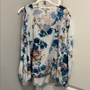 Lovers + Friends Floral Blouse - Blue and White. Split sleeves. Size L.